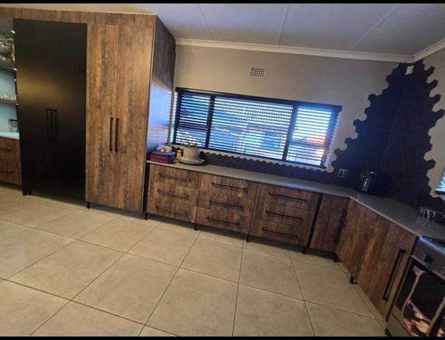 4 BEDROOM HOUSE FOR SALE IN EDELWEISS